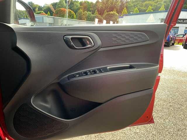 Hyundai i10 1.0 SE Connect Hatchback 5dr Petrol Manual Euro 6 (s/s) (67 ps)