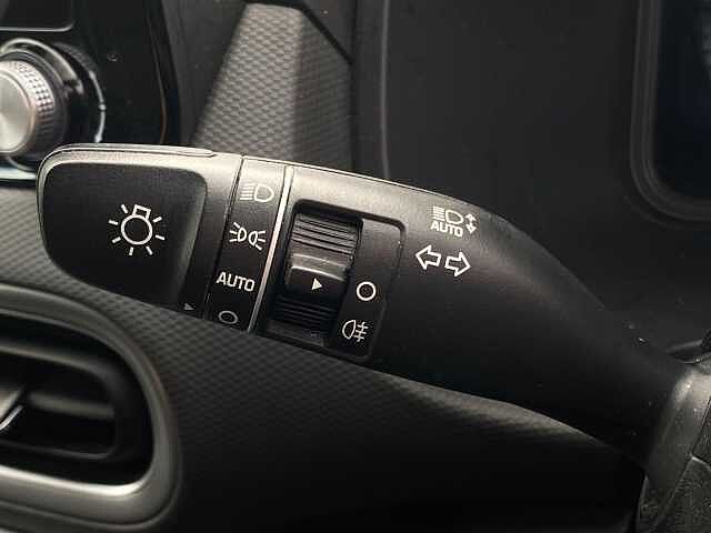 Hyundai KONA 39kWh Premium Auto 5dr (10.5kW Charger)